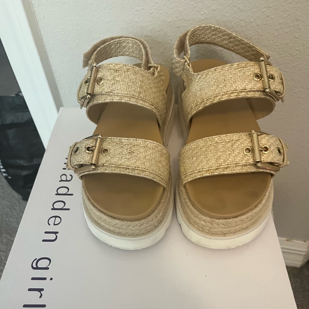 Madden Girl Raffia Natural 
Women’s 6.5